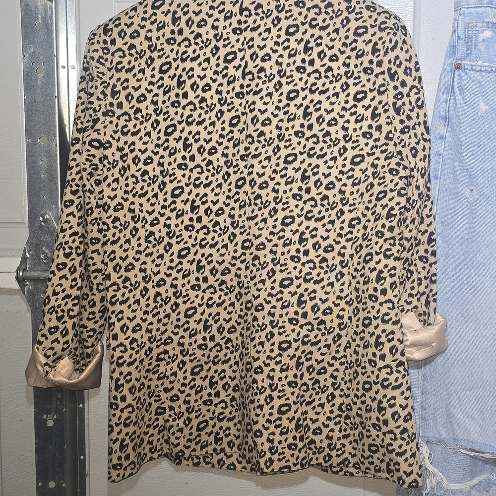 Entro Leopard Print Blazer - Picture 9 of 9